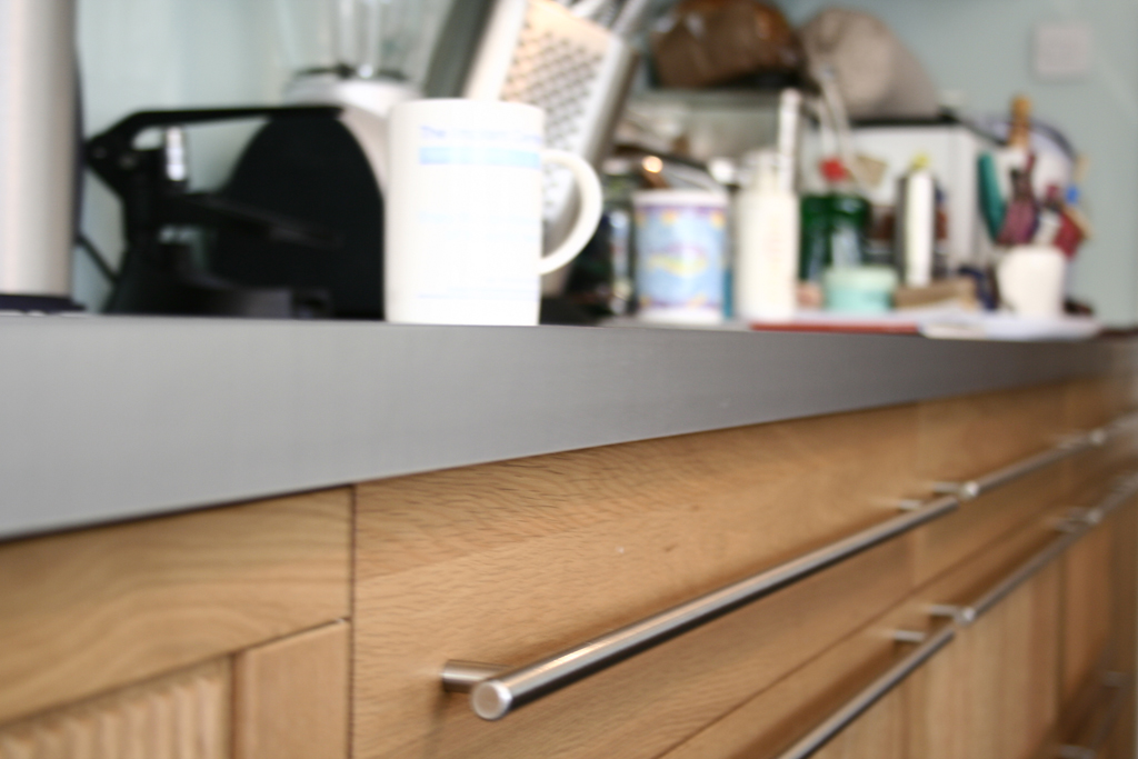 detail offloor units, handles and worksurface
